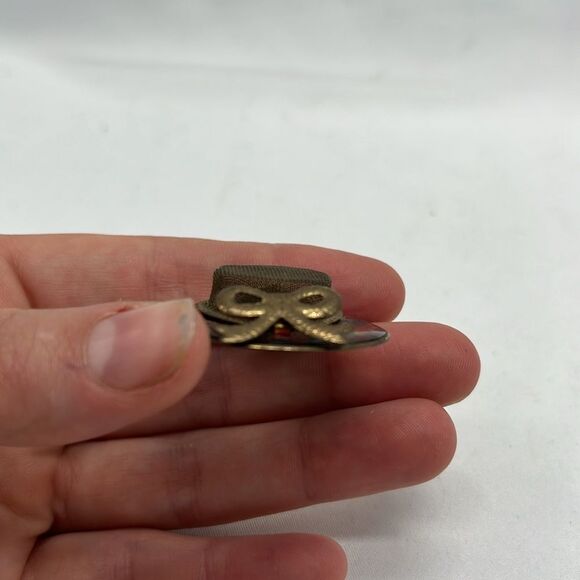 Vintage Kitsch Red and Gold Toned Mesh Hat Pin - Picture 2 of 6